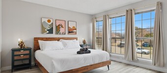 4-BD/2.5-BA Tropical Pool Oasis with a Game Room