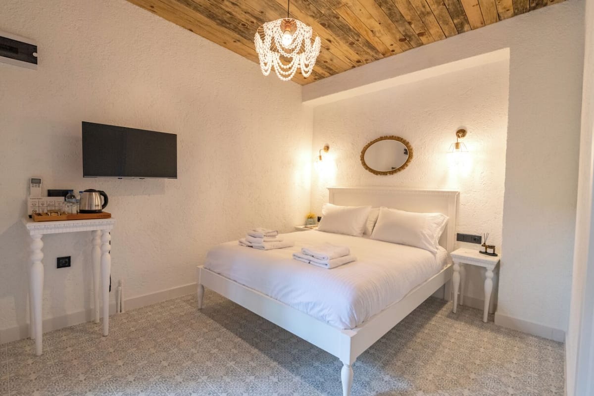 Suite económica | Ropa de cama de alta calidad y minibar