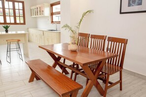 Family dining - Kwetu Villas Musanze (Muhoza)
