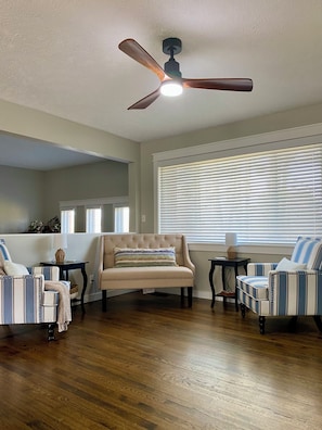 Smart TV, fireplace, DVD player, books