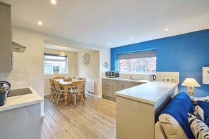 Fridge, microwave, oven, stovetop - Host & Stay | Kittling Nook (Bamburgh)