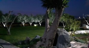 Property grounds - Vacation with family or friends in Pompeii in apartment with garden and parking space (Pompei)