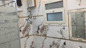 SĂšche-cheveux, papier toilette