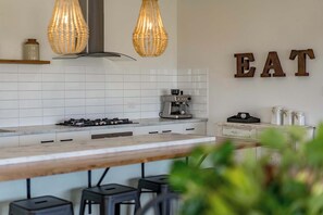 Refrigerador, microondas, parrilla de estufa y lavavajillas 