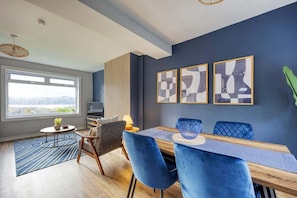 Dining - Charming Terrace House for Relaxing Retreat (Dumbarton)