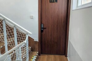 Gym - Oriental Erlihai Youth Hostel (Dongfang)