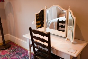 2 habitaciones, tabla de planchar con plancha, cuna de viaje y wifi