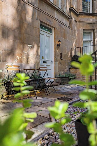 Elegant West End Flat in Glasgow