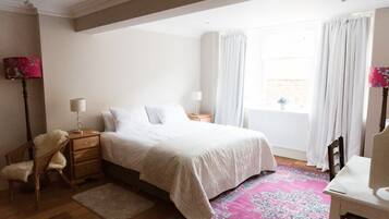 2 bedrooms, iron/ironing board, travel cot, WiFi