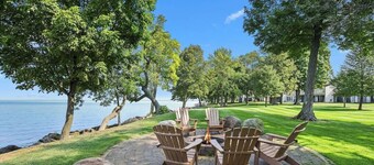 Relax and Recharge: Mille Lacs Lake Beach Villa - Completely Remodeled