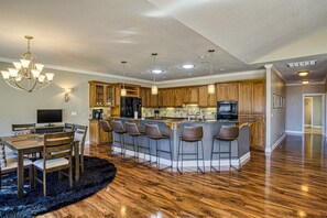 Dining - 18977 - 7 Manzanares Drive (Hot Springs Village)