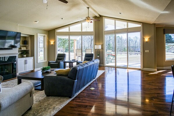 TV - 7 Manzanares Drive - Beautiful new home on Isabella Golf Course in Hot Springs (Hot Springs Village)