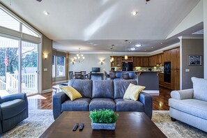 TV - 7 Manzanares Drive - Beautiful new home on Isabella Golf Course in Hot Springs (Hot Springs Village)