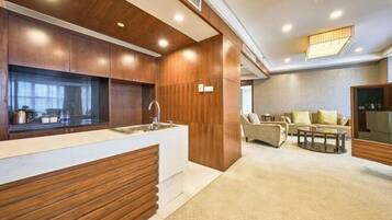 Cribs/infant beds