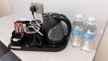 Classic Single Room | Peti besi dalam bilik, meja, langsir/tirai gelap terus