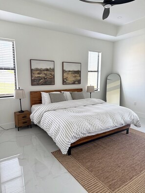 3 Schlafzimmer, Schreibtisch, Bügeleisen/Bügelbrett, WLAN