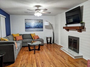 TV, offices - Spacious Retreat w Heated Pool & Spa Near Downtown (Savannah)