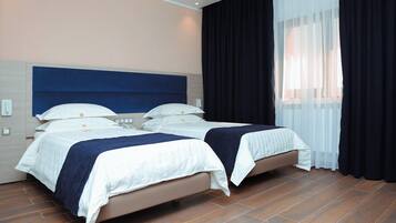 Kamar Double atau Twin | Minibar, meja kerja, ruang kerja ramah laptop, dan Wi-Fi gratis