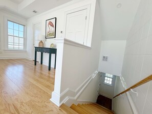 Interior - Spacious 3-Floor Downtown Retreat - Prime Location (Savannah)
