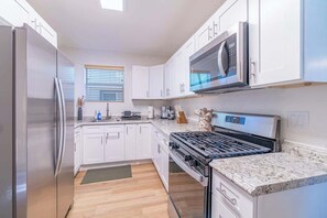 Fridge, microwave, oven, stovetop - Charming Boho 2BR Midtown - Fenced Yard for Pets (Reno)