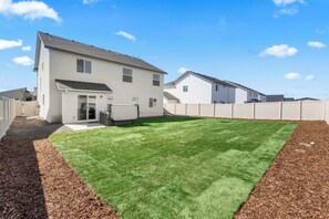 Exterior - Spacious 6BR - Sleeps 22 - Hot Tub & Pool Access (Meridian)