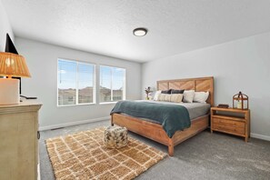 6 bedrooms, desk, iron/ironing board, travel crib