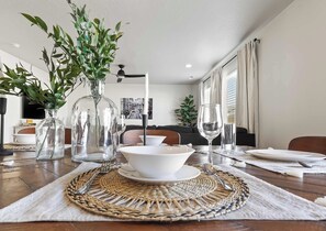 Dining - Spacious 6BR - Sleeps 22 - Hot Tub & Pool Access (Meridian)