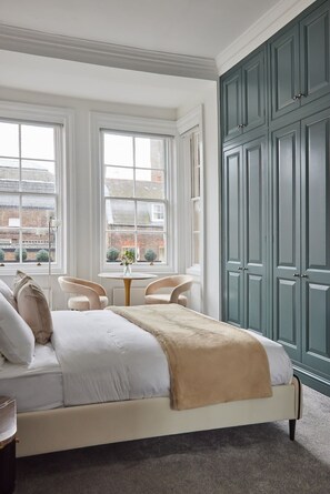 3 slaapkamers, een strijkplank/strijkijzer, internet, beddengoed