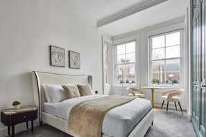 3 bedrooms, in-room safe, desk, iron/ironing board - Mayfair’s Finest | Classically British | Luxury (London)