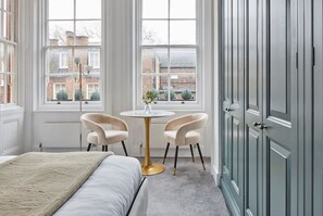 3 Schlafzimmer, Schreibtisch, Bügeleisen/Bügelbrett, Reisekinderbett