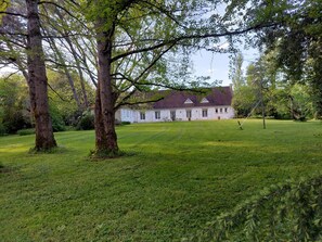 Property grounds - Pets allowed (Le Mazeau)