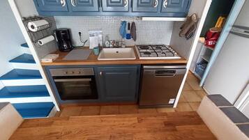 Réfrigérateur, four, plaque de cuisson, lave-vaisselle