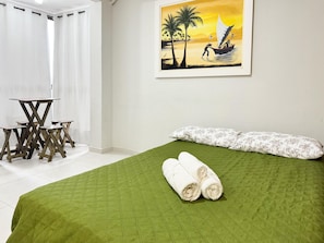 1 bedroom, free WiFi - Apê em Ponta das Canas - 40m do mar (Florianópolis)