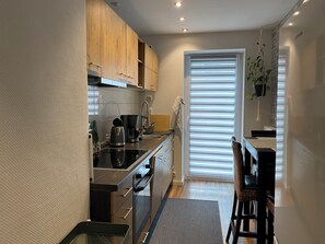 Microondas, horno, placa de cocina, lavavajillas