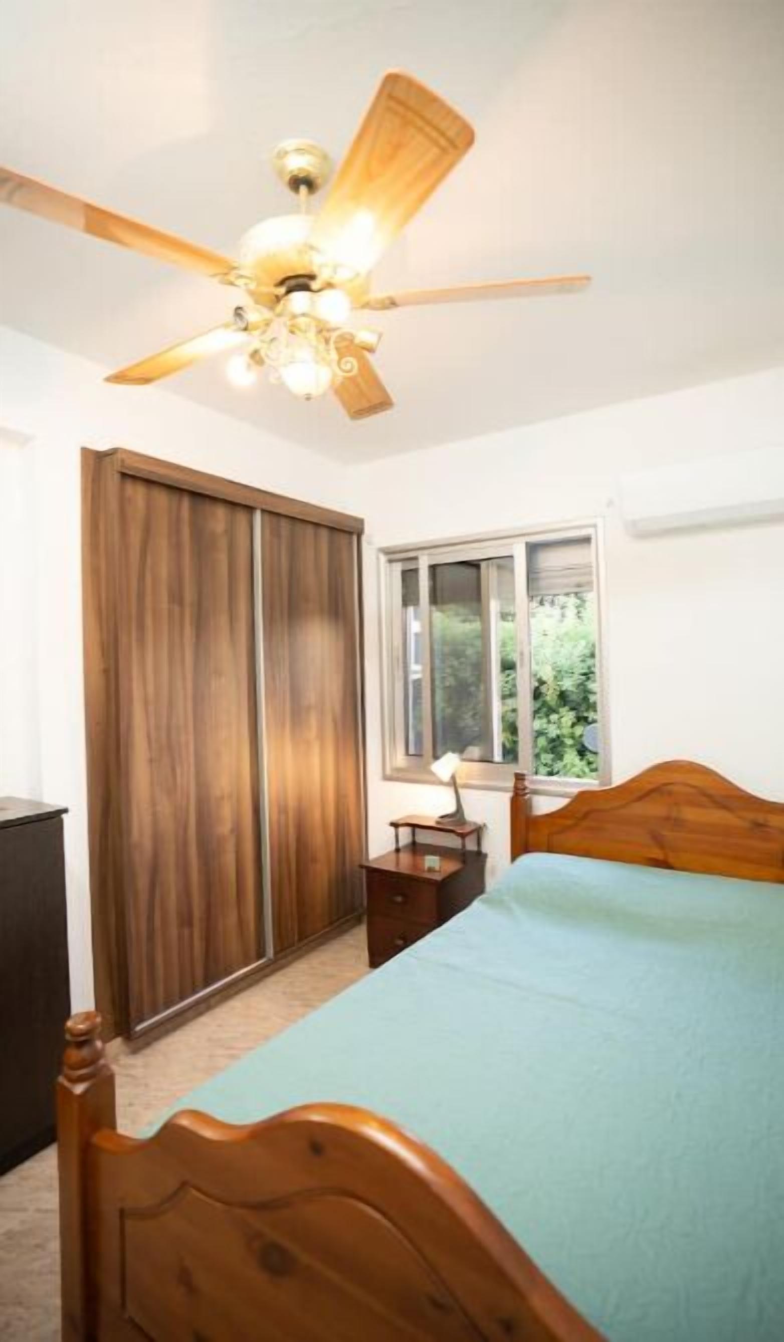 1 soverom, strykejern/-brett, wi-fi (inkludert) og sengetøy