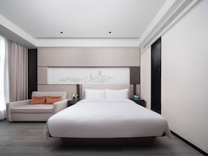高级双人房, 城市景观 | 羽绒被、迷你吧(备有免费物品)、办公桌、笔记本电脑工作区