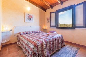 1 bedroom, travel cot, WiFi - IN OROSEI APARTMENT WITH SEA VIEW VERANDA (OROSEI)