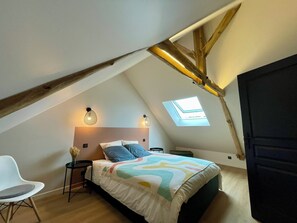 3 slaapkamers, een strijkplank/strijkijzer, wifi, beddengoed