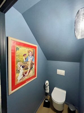 Hårtørrer, håndklæder, Sæbe, Toiletpapir