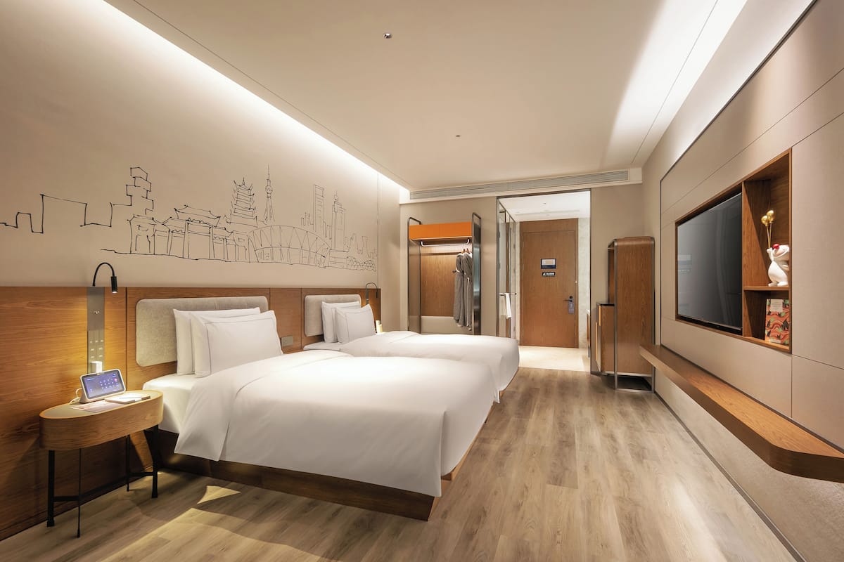 Classic Double Room | Desk, laptop workspace, blackout drapes, free WiFi