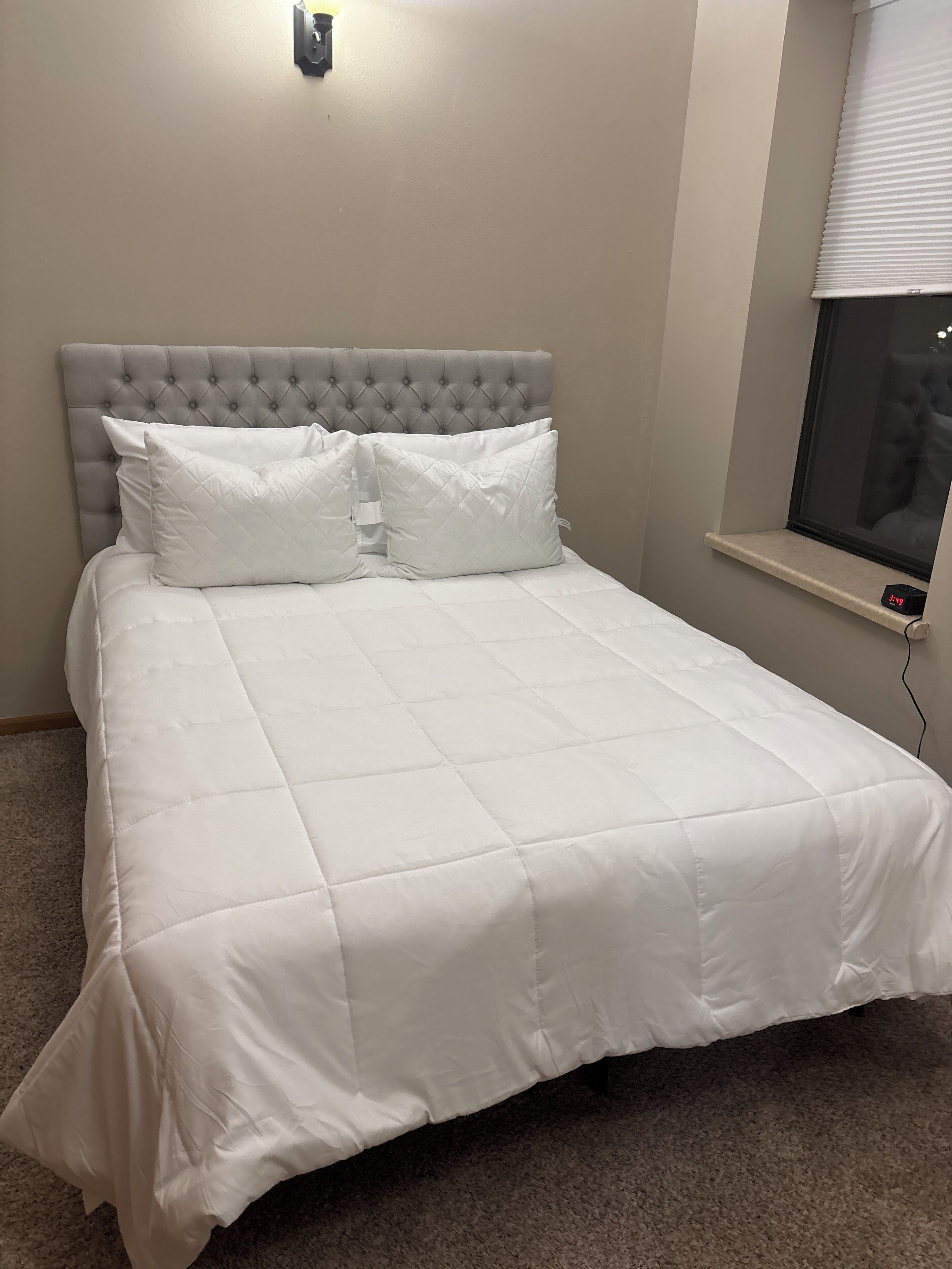 1 bedroom, desk, WiFi, bed sheets