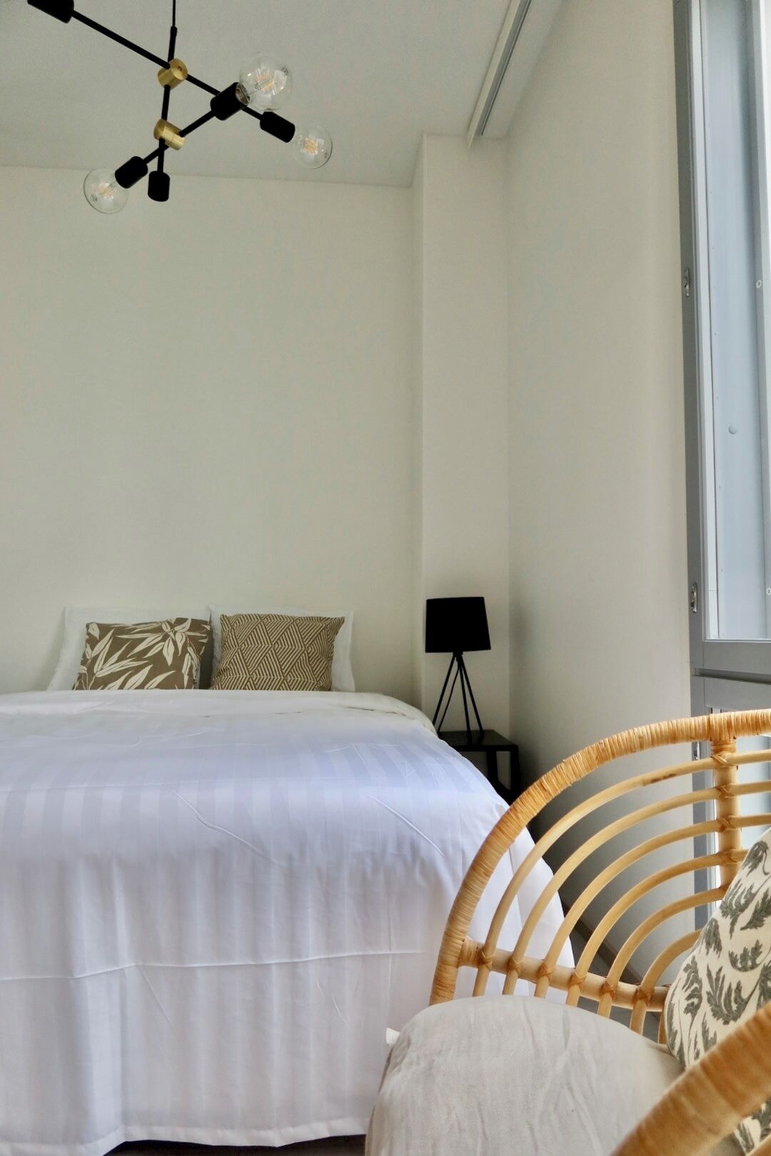 2 habitaciones, tabla de planchar con plancha, wifi y ropa de cama 