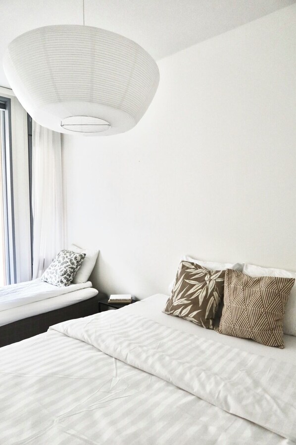 2 bedrooms, iron/ironing board, WiFi, bed sheets