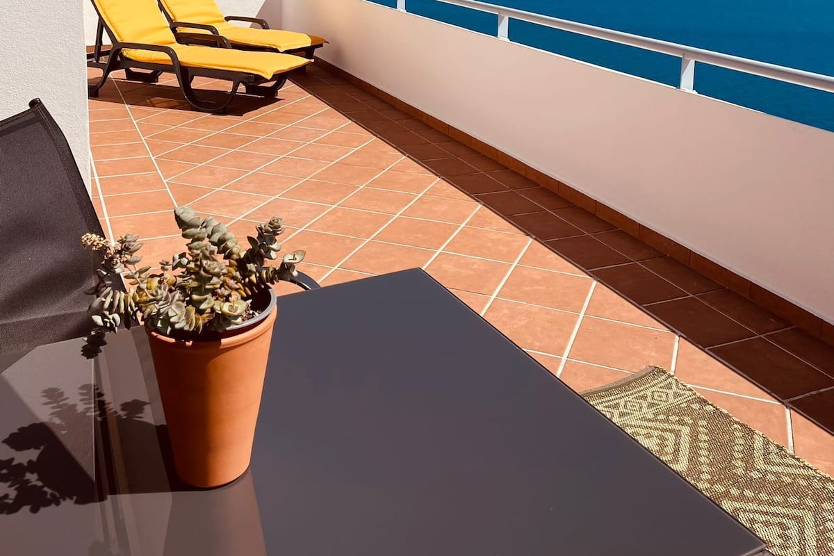 Superior studio Amarelo, sea view | Terrace/patio