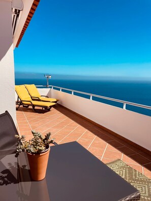 Superior studio Amarelo, sea view | Terrace/patio - Villa-Kasia Ocean View (Santa Cruz)