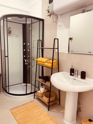Superior studio Amarelo, sea view | Bathroom