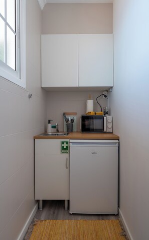 Superior studio Amarelo, sea view | Private kitchenette