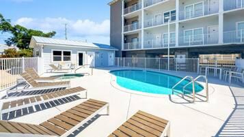 Outdoor pool, a heated pool