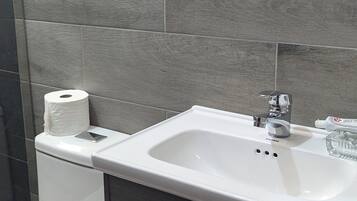 Comfort Apartment | Bathroom