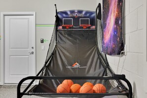 Games room - NEW! 3931LA-Windsor Island Resort (Davenport)